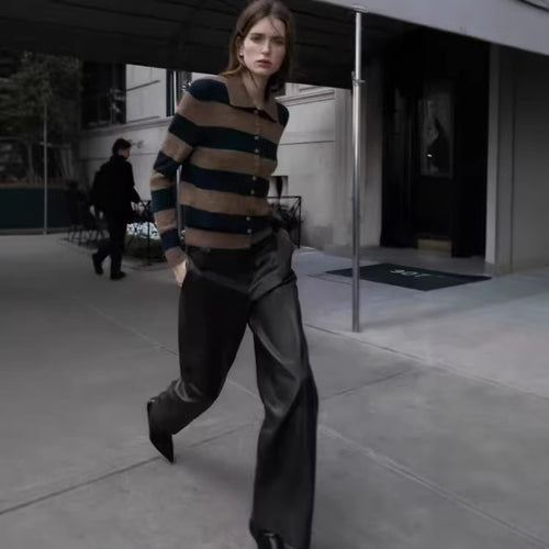 Damen Gestreifte Strickjacke mit Polokragen, Knopfleiste und kurzem Boxy‑Schnitt Echoarchiv