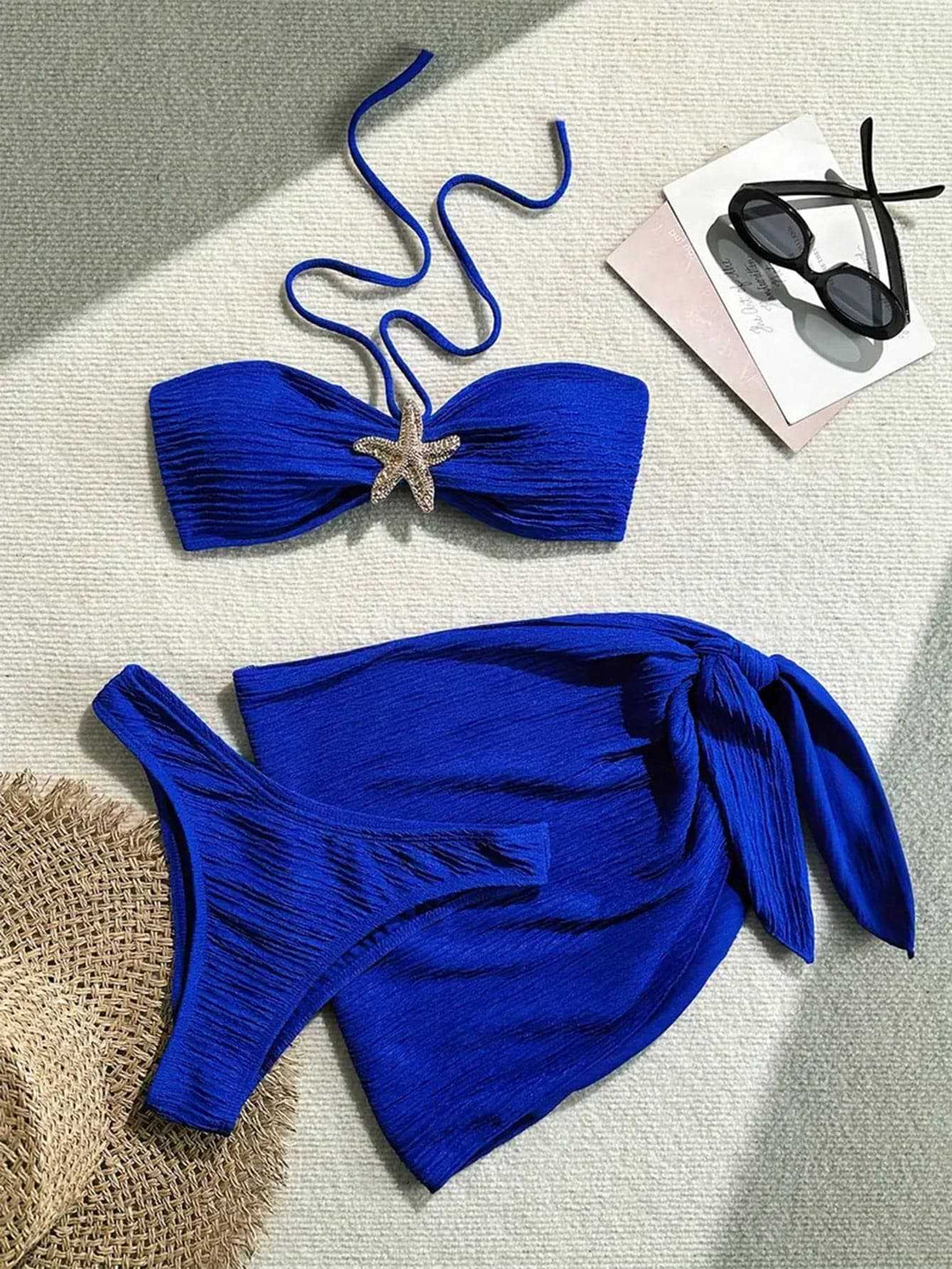 Damen Bandeau-Bikini mit ornamentalem Stern-Detail und modischem Wickelrok Echo Archiv