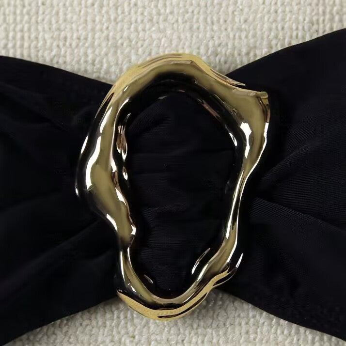 Damen Bikini-Set mit elegantem Knoten und goldener Akzentverzierung Echo Archiv