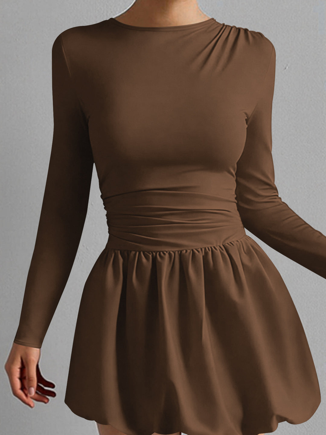 Damen Figurumspielendes Kleid mit langen Ärmeln und gerafftem Saum Echo Archiv