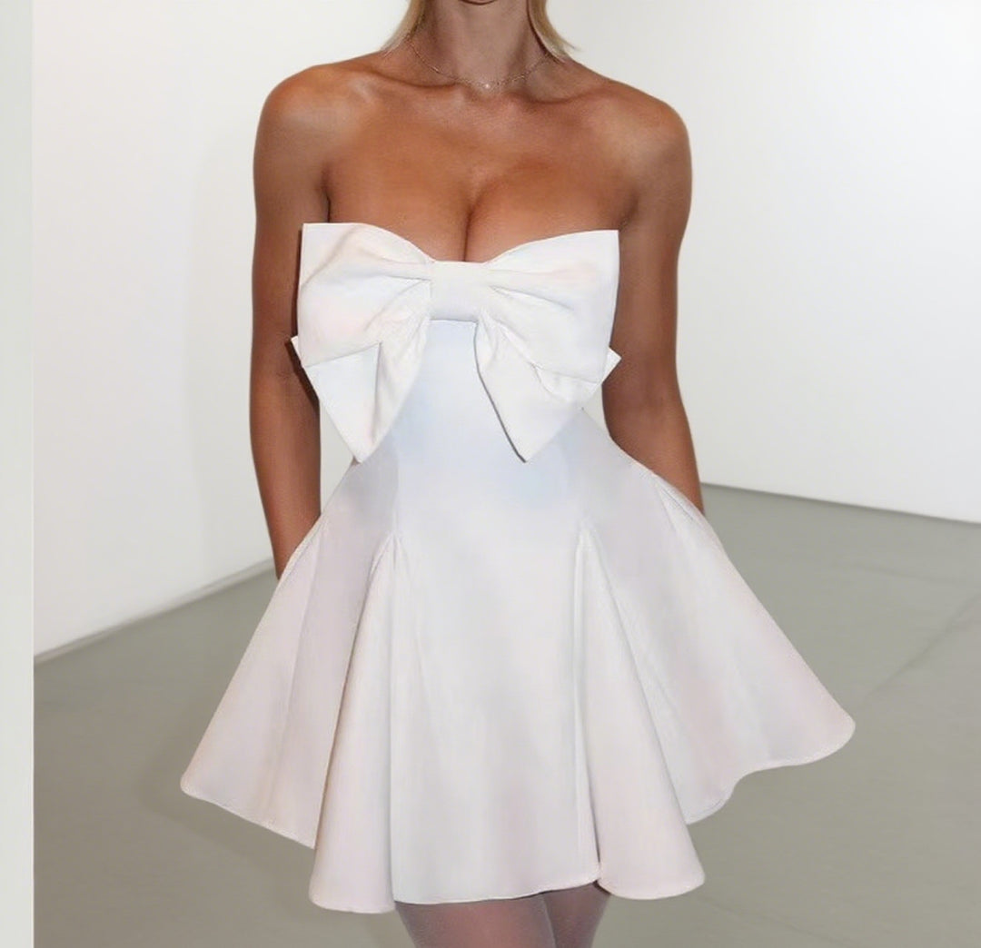 Damen Verspielt geschnittenes Minikleid mit großen Schleifen-Details Echo Archiv