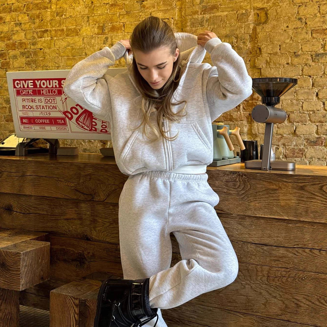 Damen Cropped Kapuzen-Sweatjacke mit Kängurutasche und tailliertem Rippbund – Auréline