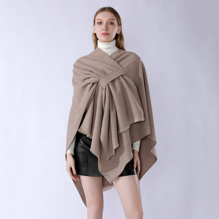 Damen Strickponcho mit geometrischem Blockmuster und Fransen Echo Archiv