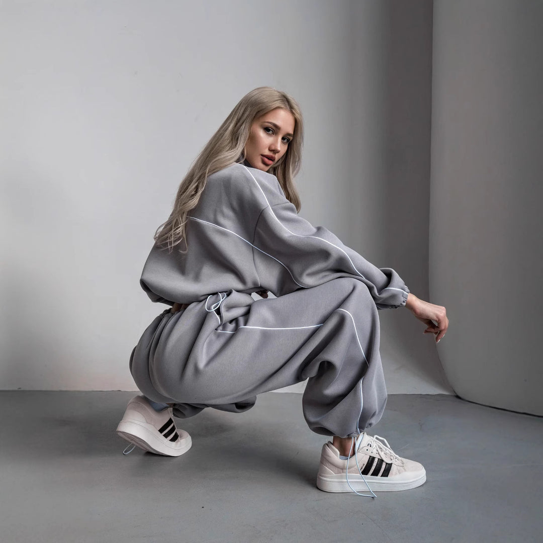 Damen cropped Zip-Kapuzenjacke mit Tunnelzug-Bund, oversized Ärmeln und kontrastierender Paspel – Auréline