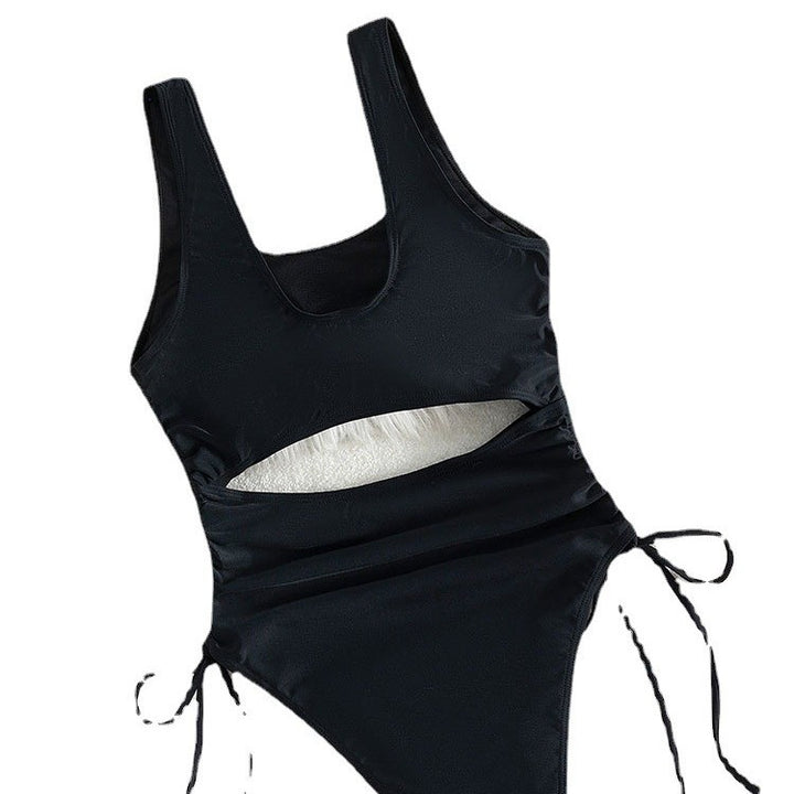 Damen Einteiler Badeanzug mit modischem Cut-Out und verstellbaren Bändern Echo Archiv