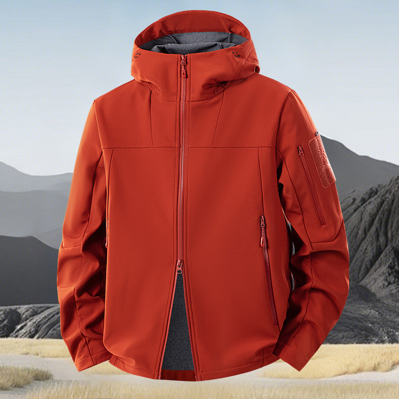 Herren Softshell-Outdoorjacke mit Kapuze, wind- und wasserabweisender Membran, verdeckten Reißverschlusstaschen und ergonomischem Schnitt Echoarchiv