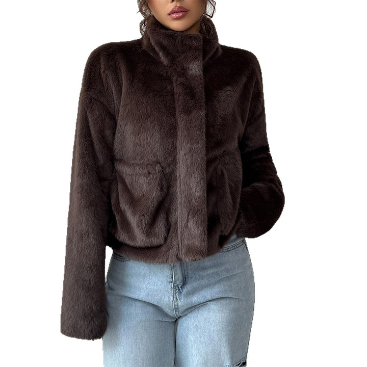 Damen kurzer Kunstfell-Blouson mit Stehkragen, verdecktem Reißverschluss und aufgesetzten Taschen – Célinea