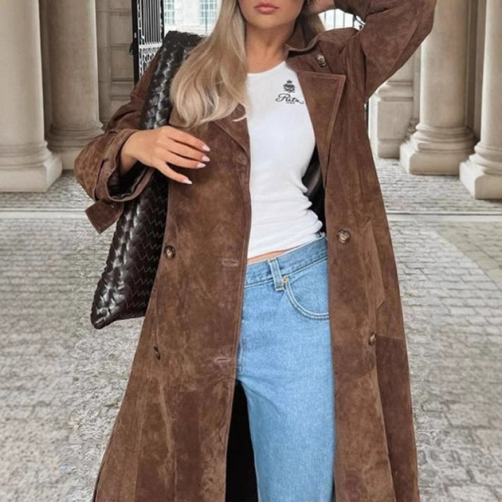 Damen nan langer Veloursleder-Trenchcoat mit Bindegürtel, doppelreihiger Knopfleiste und Ärmelriegel Echo Archiv