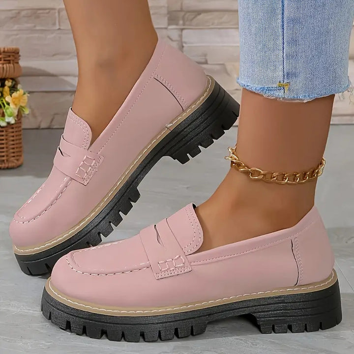 Damen robuster Plateau-Halbschuh im Loafer-Stil mit profilierter Gummisohle und dekorativem Steg Echo Archiv