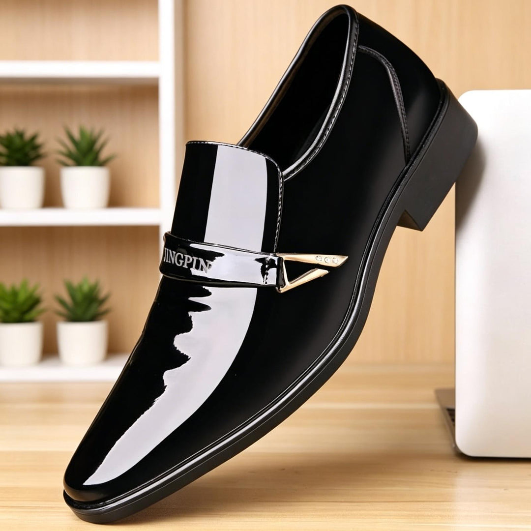 Herren Elegante und stilvolle Lacklederschuhe Echoarchiv