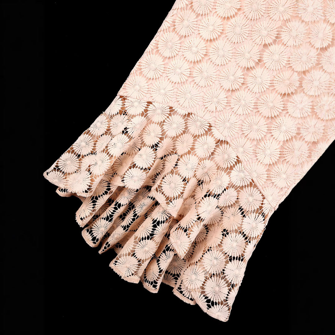 Damen Elegantes Spitzenkleid mit Rüschensaum Echo Archiv