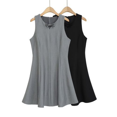 Damen Besprechungs-Kleid mit eleganter Schleifenverzierung und fließendem Schnitt Echo Archiv