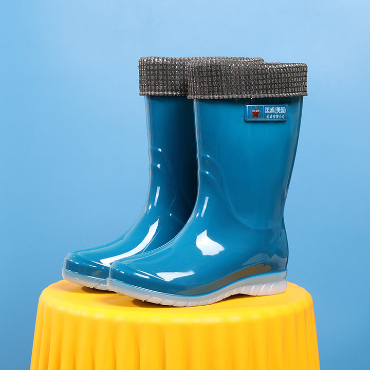 Damen Mittelhohe wasserdichte Gummistiefelette mit glänzender PVC‑Optik und rutschfester Sohle Echoarhiv – Lioré