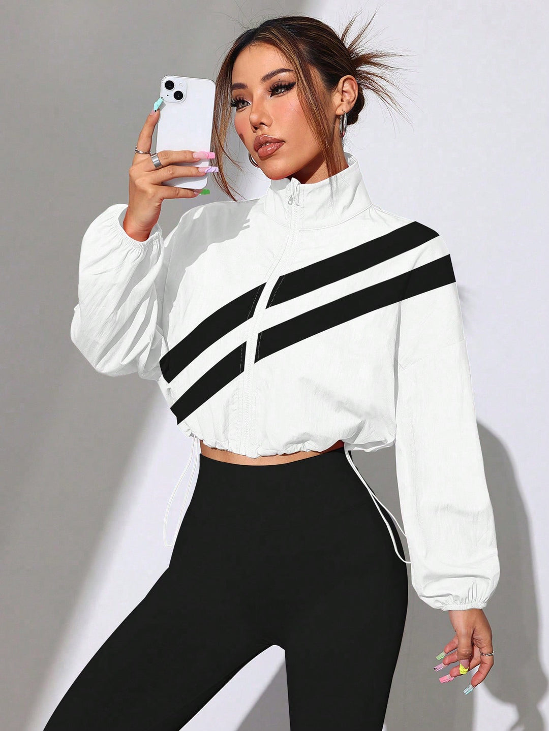 Damen Cropped Windbreaker‑Jacke mit hohem Kragen und Kordelzug Echo Archiv