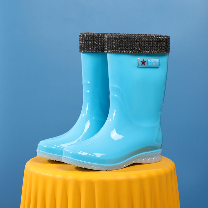 Damen Mittelhohe wasserdichte Gummistiefelette mit glänzender PVC‑Optik und rutschfester Sohle Echoarhiv – Lioré
