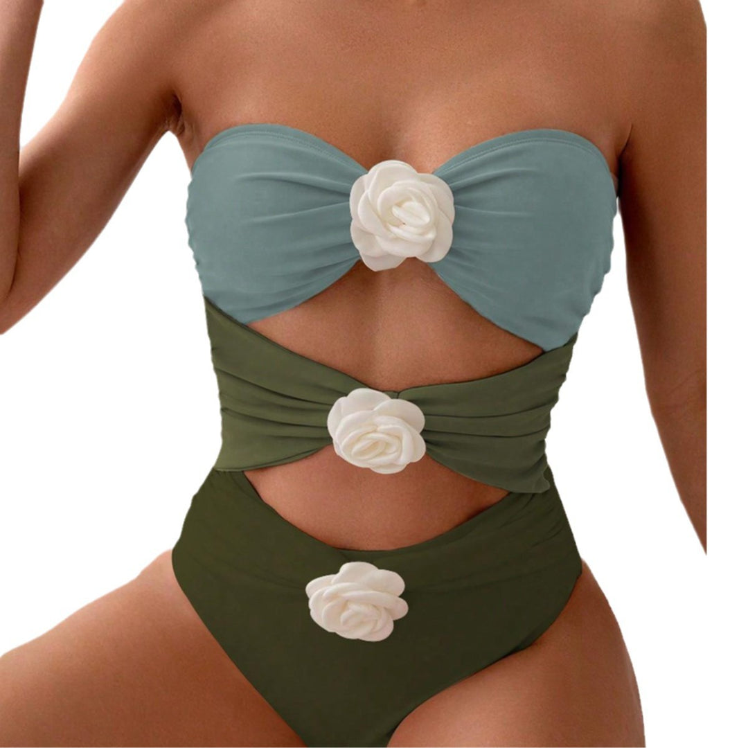 Damen Bandeau-Badeanzug mit eleganten Rüschen und floralen Akzenten Echo Archiv