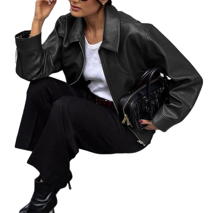 Damen kurze Oversize-Lederjacke mit Hemdkragen, sichtbarem Reißverschluss und lässiger Silhouette – Velloura