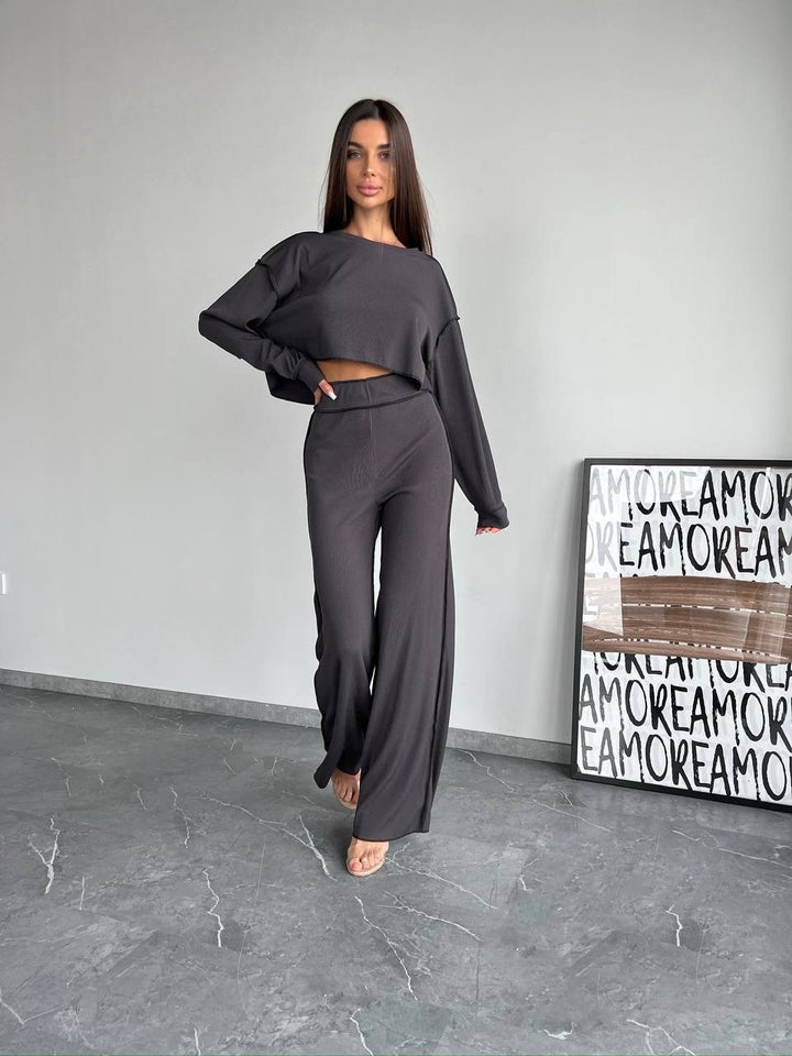 Damen Cropped Oversized-Sweatshirt mit Overlocknähten und High-Waist ausgestellter Hose Set – Avérine