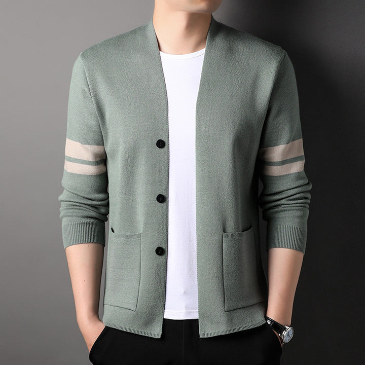 Herren modische Strickjacke mit eleganten Kontraststreifen und praktischen Taschen Echoarchiv