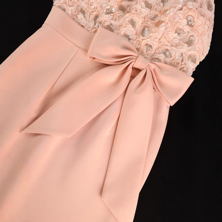 Damen Elegantes Verziertes Midi-Kleid mit Schleifenakzent Echo Archiv