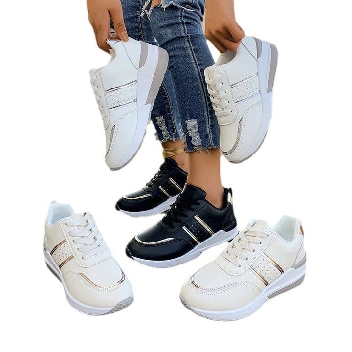 Damen Wedgesneaker mit mittelhohem Plateau, gepolstertem Komfortschaft und elastischem Seiteneinsatz Echoarchiv