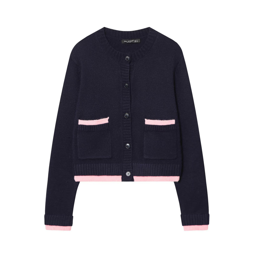 Damen Kurzer Boxy-Strickcardigan mit aufgesetzten Taschen und kontrastierenden Bündchen Echoarchiv