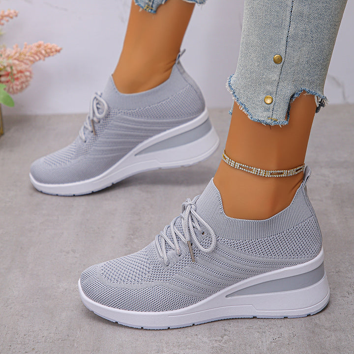 Damen Strick-Sneaker mit elastischem Schaft, gepolsterter Komfortsohle und leichtem Keil Echo Archiv