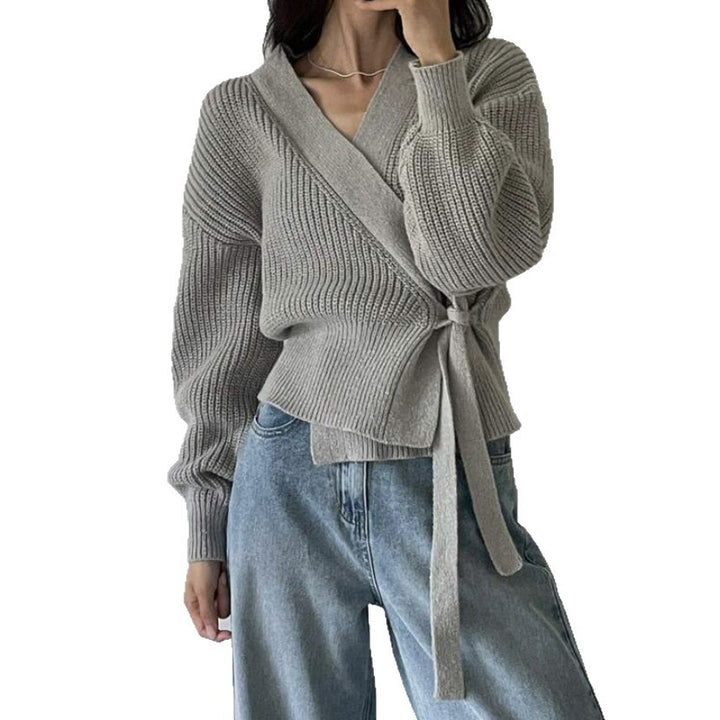 Damen Wickel-Strickjacke mit V-Ausschnitt, Taillenschleife und Ballonärmeln – Célinea