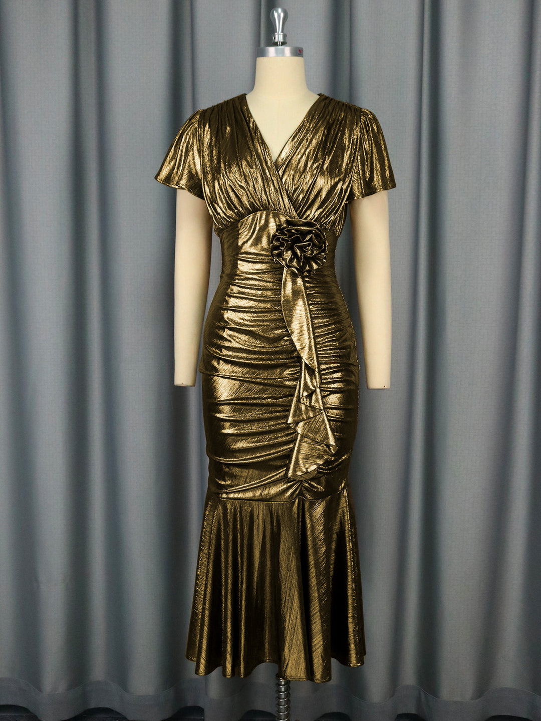 Damen Glamouröses Abendkleid mit Raffinierten Drapierungen Echo Archiv