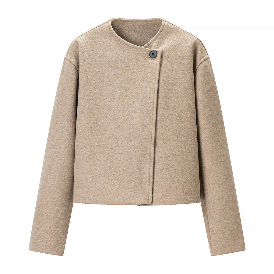 Damen kurze kastige Wollmix Jacke mit asymmetrischer Knopfleiste und Rundhalsausschnitt – Célinea