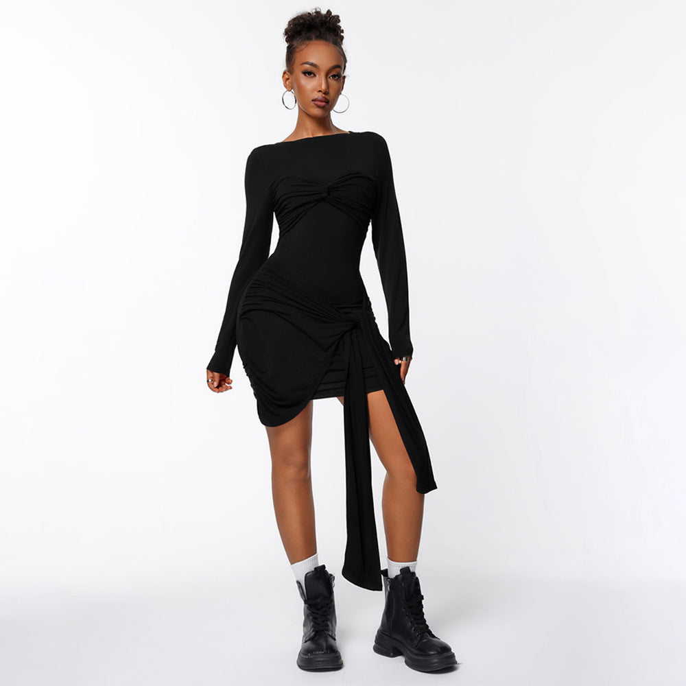 Damen figurbetontes Minikleid mit asymmetrischer Knotendrapierung, taillierter Raffung und langem Ärmelschal – Élara