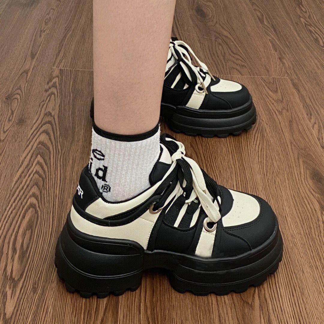 Damen Sportliche Chunky Sneakers mit rutschfester Laufsohle und atmungsaktivem Obermaterial Echo Archiv