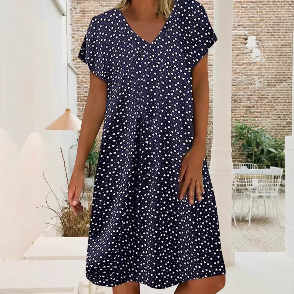 Damen nan locker fallendes V-Ausschnitt-Kurzkleid mit A-Linien-Schnitt, Cap-Ärmeln und Allover-Herzchenprint Echo Archiv