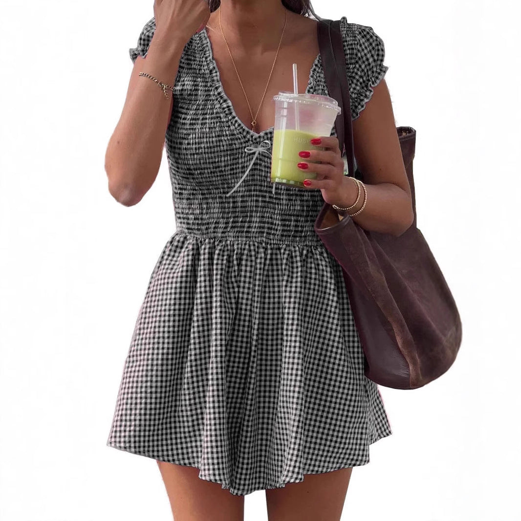 Damen Eingekräuseltes Kurzkleid mit V-Ausschnitt und Rüschendetails Echo Archiv