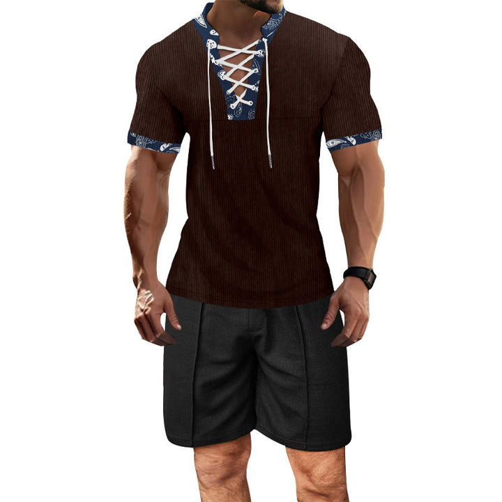Herren lässiges Kurzarmshirt mit modischem Schnürdesign und kontrastierenden Ärmelabschlüssen Echoarchiv