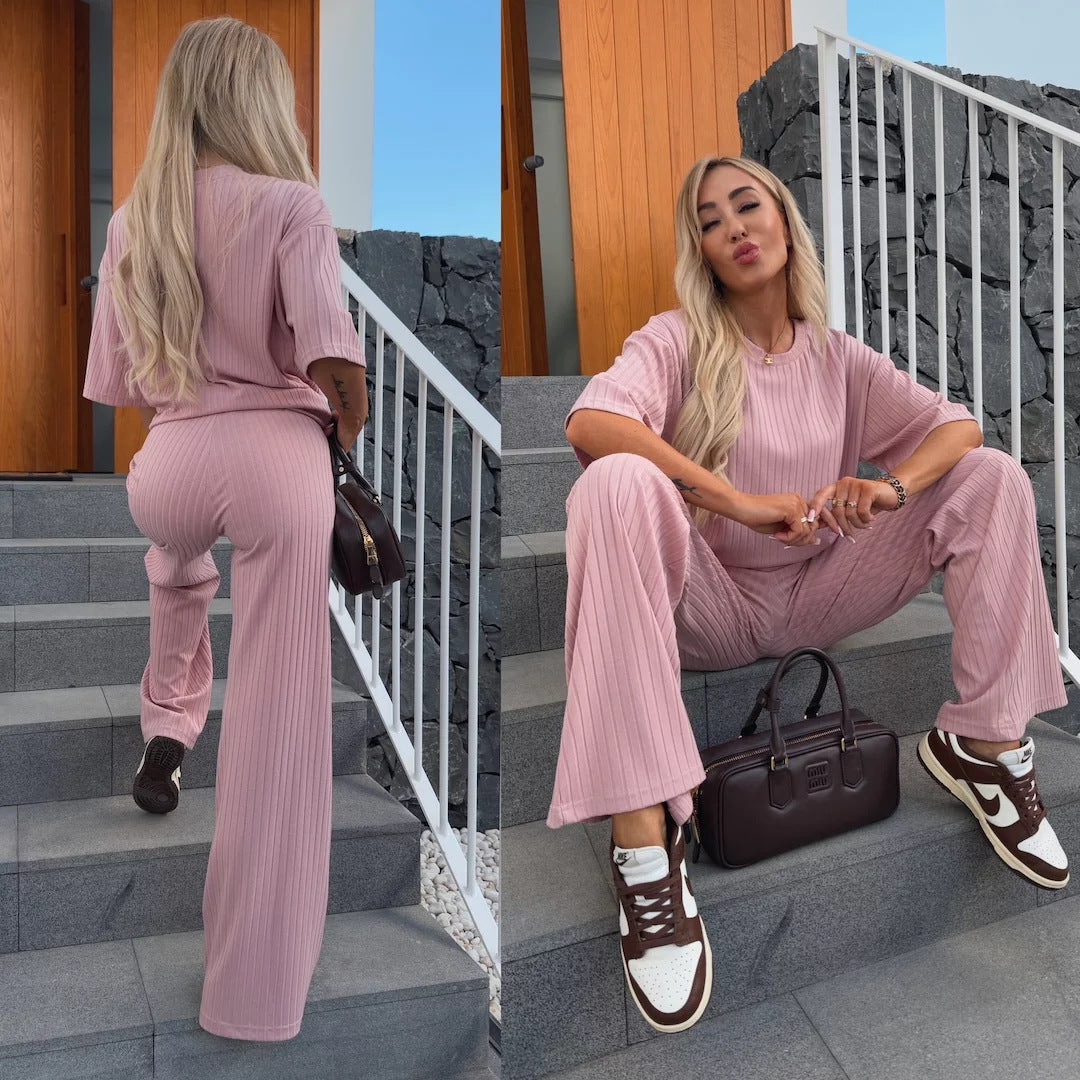 Damen weiches geripptes Lounge-Set mit Oversize-Viskoseshirt und High-Waist Schlaghose – Élanora