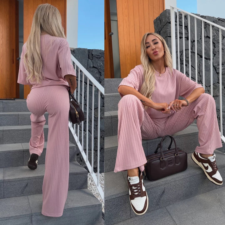 Damen weiches geripptes Lounge-Set mit Oversize-Viskoseshirt und High-Waist Schlaghose – Élanora