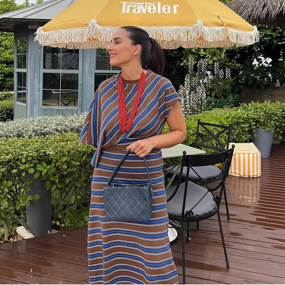 Damen Gestreiftes Maxikleid mit asymmetrischer Cape-Ärmelung & taillierter Silhouette Echoarchiv