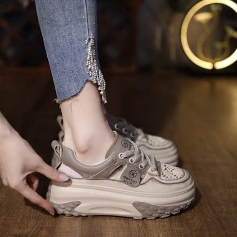 Damen Modische Sneaker mit luftigen Lochungen und dämpfender Laufsohle Echo Archiv
