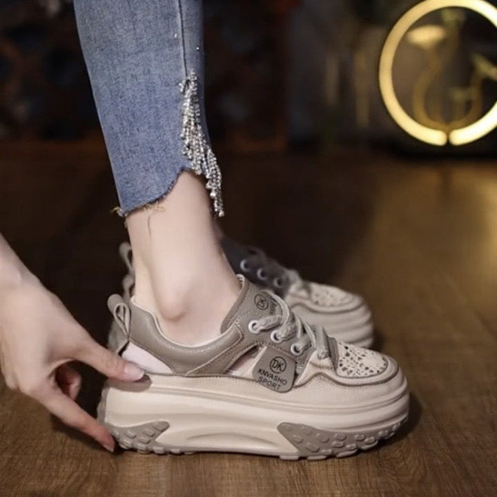 Damen Modische Sneaker mit luftigen Lochungen und dämpfender Laufsohle Echo Archiv