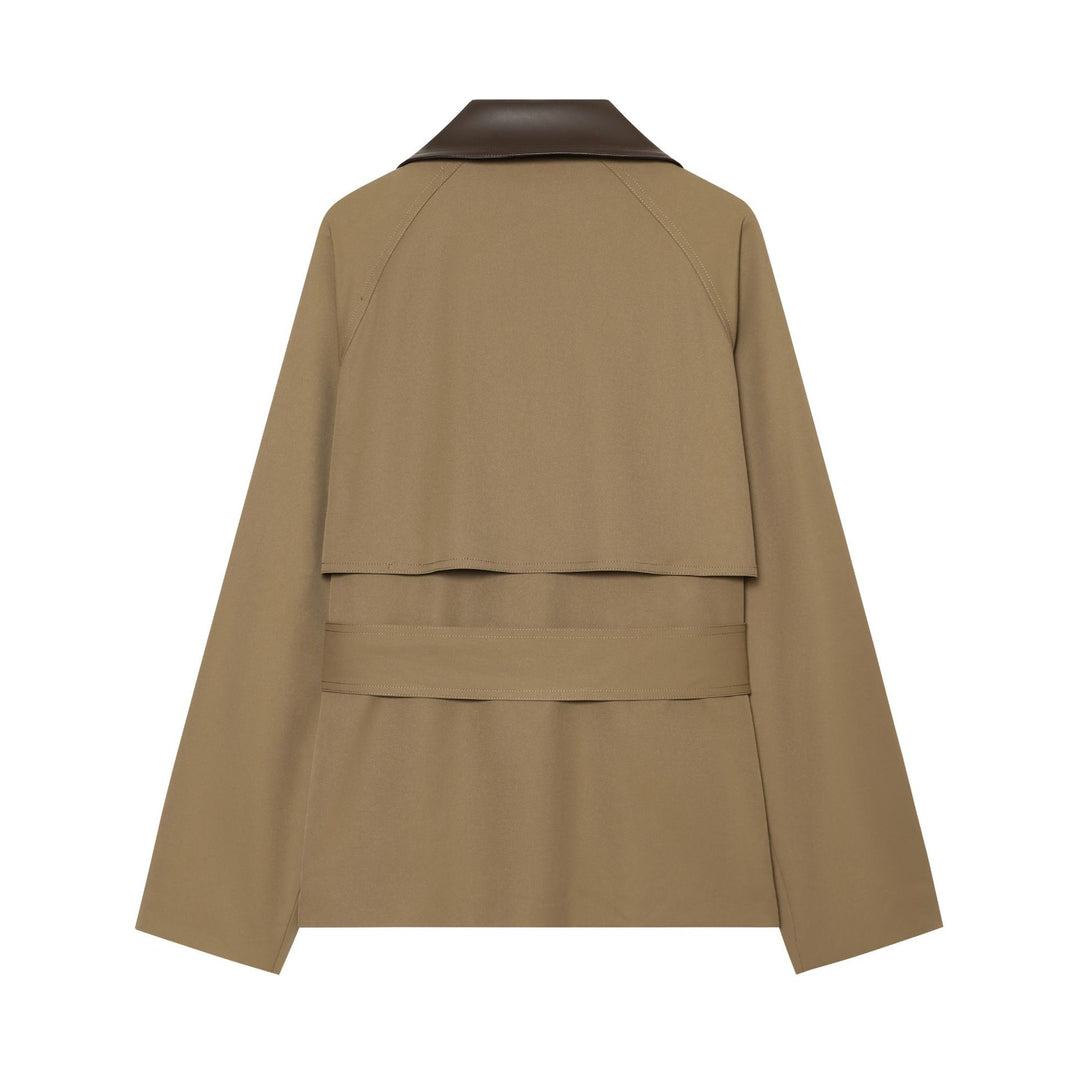 Damen kurz geschnittener Trenchcoat mit kontrastierendem Kunstlederkragen, Doppelreiher und Taillengürtel – Montévia