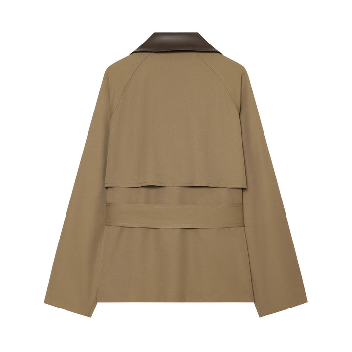 Damen kurz geschnittener Trenchcoat mit kontrastierendem Kunstlederkragen, Doppelreiher und Taillengürtel – Montévia