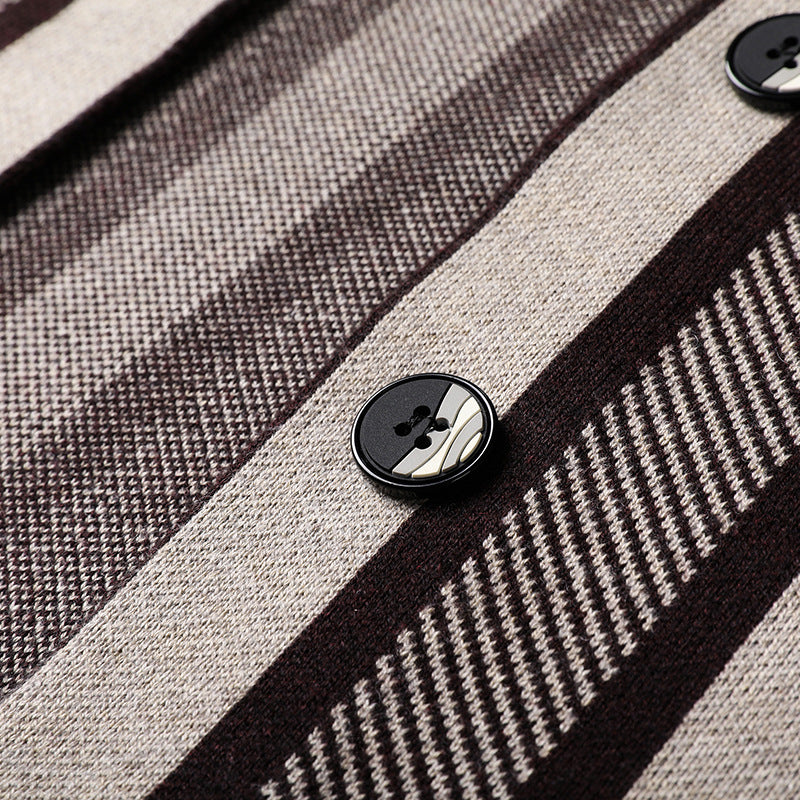 Herren modische Strickjacke mit ausgefallenem Streifenmuster Echoarchiv