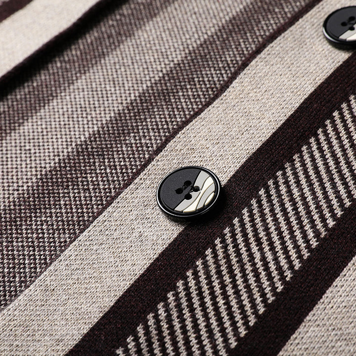Herren modische Strickjacke mit ausgefallenem Streifenmuster Echoarchiv