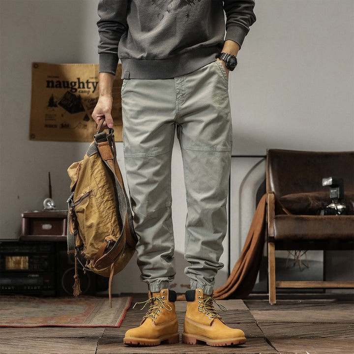 Herren Tapered Cargohose im Joggerstil mit Knie-Teilungsnähten, Tunnelzug & elastischen Bündchen Echoarchiv