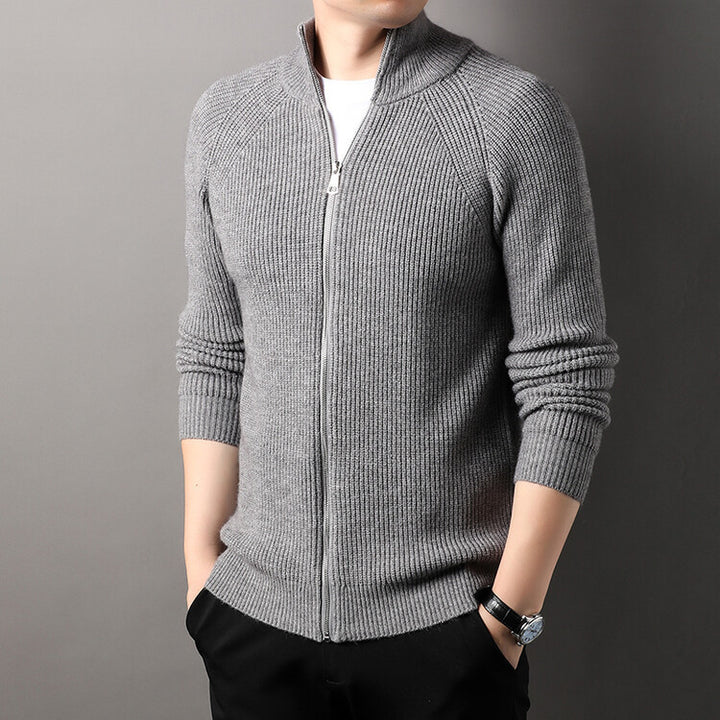 Herren Strickjacke mit hohem Kragen und unauffälligem Reißverschluss Echoarchiv