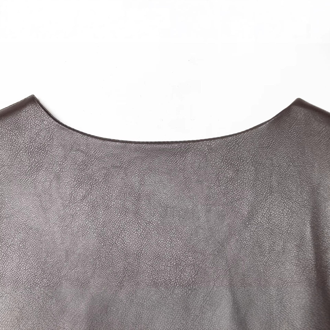 Damen Knopfblazer aus veganer Lederoptik im Cropped‑Boxy‑Schnitt mit Rundhalsausschnitt Echoarchiv