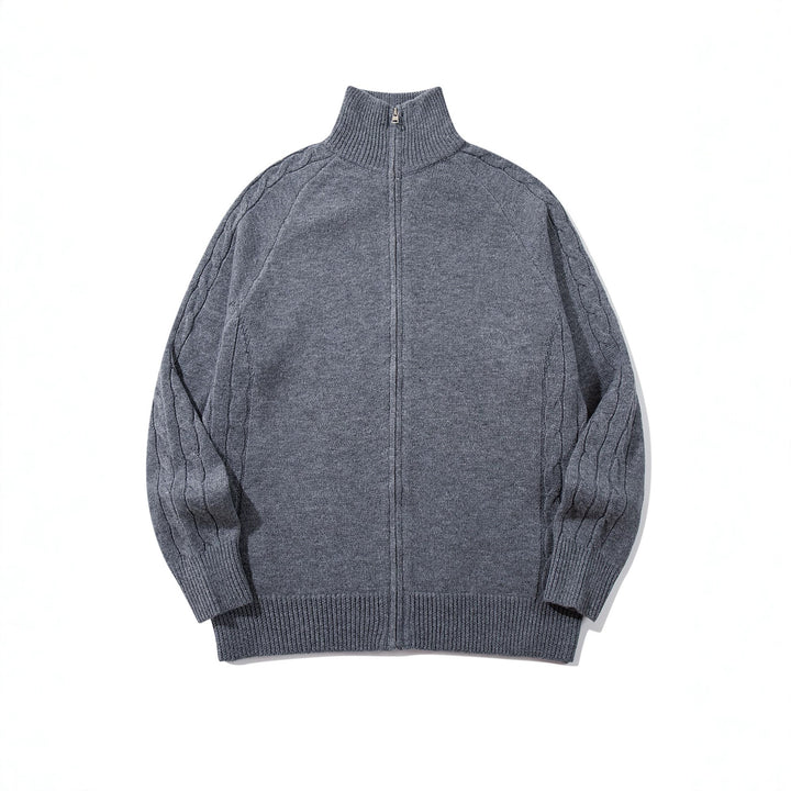 Herren Grobstrick‑Zipjacke mit Funnelkragen, Raglanärmeln und Zopfmuster Echoarchiv