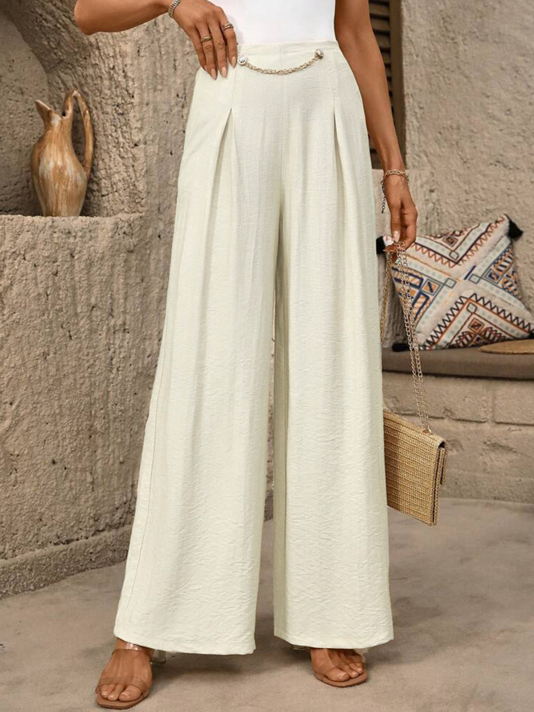 Damen High-Waist Palazzo-Hose mit weitem Bein, Bundfalten und Zierkettendetail – Avérine