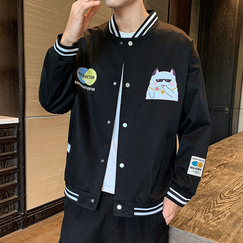Herren Lässige College‑Bomberjacke im Windbreaker‑Stil mit Cartoon‑Patch und gestreiften Rippbündchen – Brevano